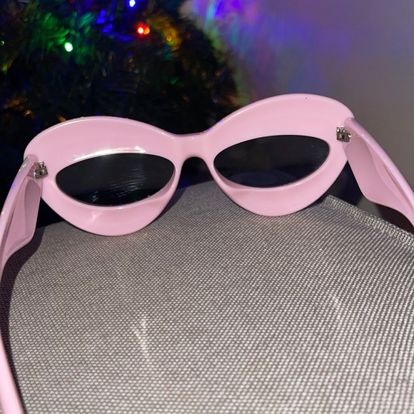 Women’s cat eye sunglasses. - Picture 3 of 3